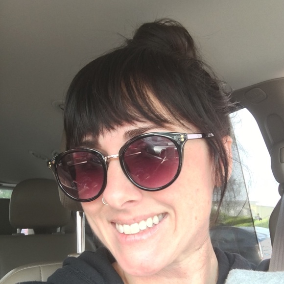 Meet your Posher, Cara - Picture 1 of 1